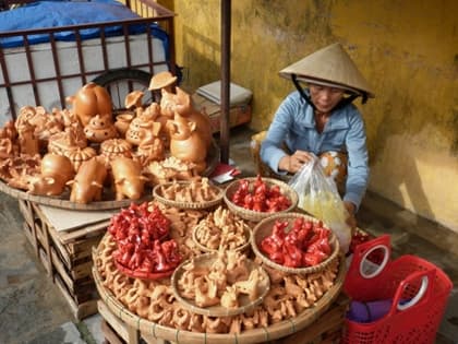 Kiếm bộn tiền từ nghề bán tò he Hội An