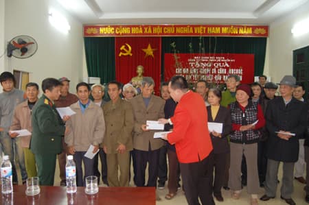 Mang mùa xuân đến với những gia đình có hoàn cảnh khó khăn