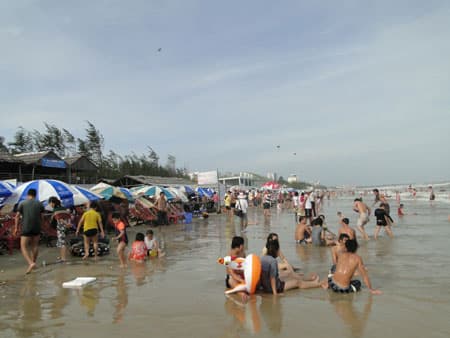 Nô nức về biển du xuân