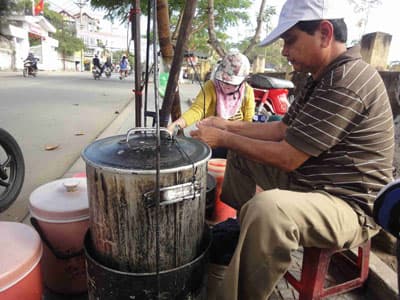 Ông lão 76 năm giữ gìn một đặc sản Hội An