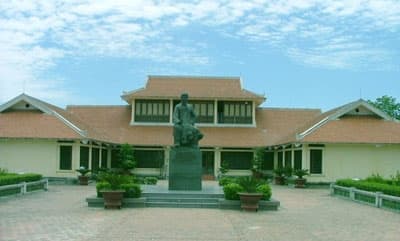 Tôn vinh Nguyễn Du và tác phẩm Truyện Kiều