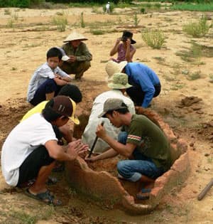 Xuất hiện khu di tích lò, mộ đất nung đầu tiên tại Việt Nam