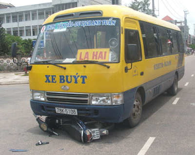 Ra đường sợ nhất buýt "hung thần"