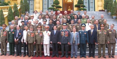 Gặp gỡ thân mật đoàn đại biểu cựu chiến binh Trung đoàn pháo binh 68 Anh hùng