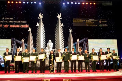 Những ngọn lửa sáng mãi với thời gian