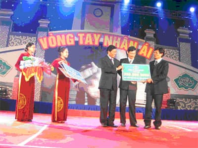Quyên góp hơn 900 triệu đồng ủng hộ đồng bào vùng lũ tỉnh Quảng Bình