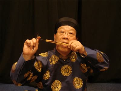 Người trình diễn lạ kỳ của âm nhạc dân tộc