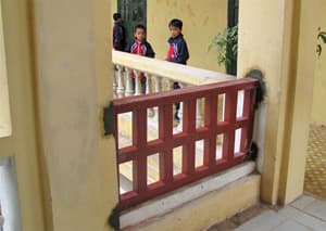 Gãy lan can trường học, 6 học sinh bị thương