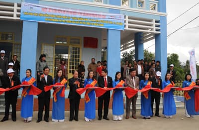 Bàn giao “Nhà sinh hoạt cộng đồng phòng tránh thiên tai”