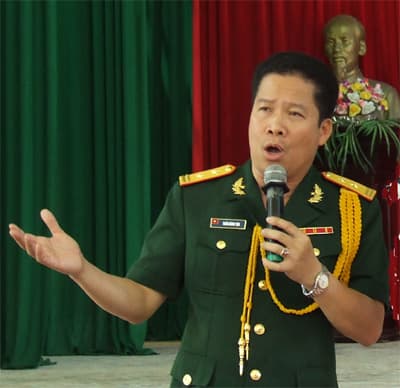 “Sân khấu chiến sĩ nâng bước tôi đi”