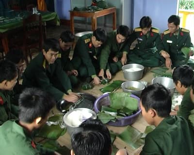 Xuân về bên tháp pháo