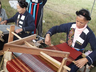 Nỗi niềm thổ cẩm Khe Nghè