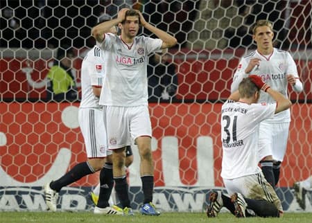 Hannover chấm dứt chuỗi trận bất bại của Bayern Munich