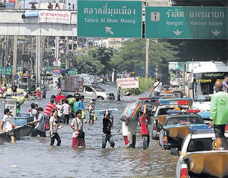 Thủ đô Thái Lan sống chung với lũ