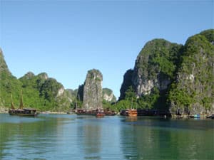 Cán bộ, chiến sĩ quân đội tích cực đẩy mạnh bầu chọn vịnh Hạ Long