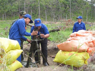 Kiểm tra bắn đạn thật Cối 82 và ĐKZ cho lực lượng Dân quân tự vệ pháo binh năm 2011