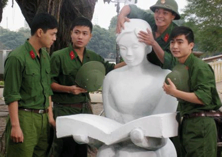 “Mùi cỏ cháy”: Xúc động từ những câu chuyện thực