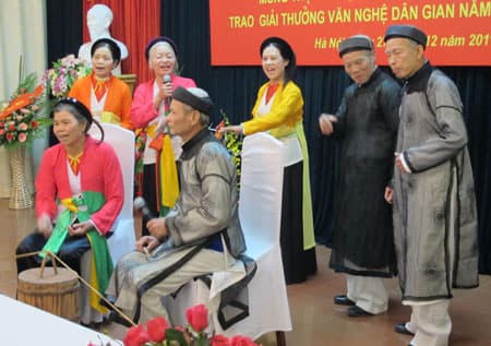 Tôn vinh các nghệ nhân và công trình văn nghệ dân gian 2011