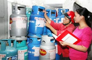 Giá gas tăng khoảng 17.000 đồng/bình 12kg