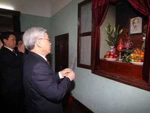Tổng Bí thư dâng hương tưởng nhớ Hồ Chủ Tịch