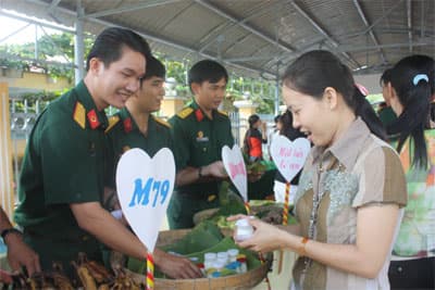 Chuyện “vợ chồng” ở đơn vị
