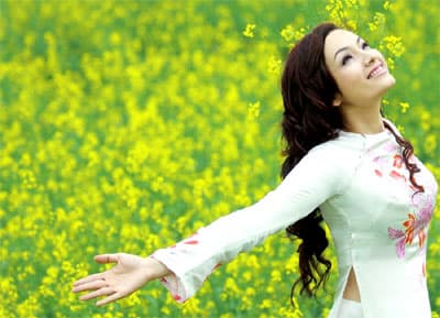 Tân Nhàn hát mừng Đảng với Đường tàu mùa xuân