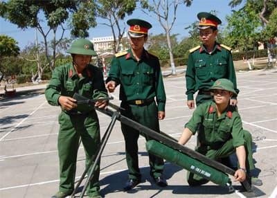 Toàn quân sôi nổi ra quân huấn luyện và phát động thi đua