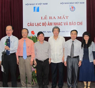 Ra mắt câu lạc bộ âm nhạc và báo chí