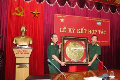 Bộ Tư lệnh Quân khu 1- Tập đoàn Viễn thông quân đội ký kết hợp tác