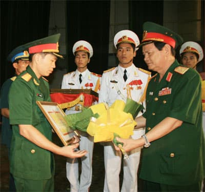Tuyên dương 10 gương mặt trẻ tiêu biểu toàn quân năm 2010