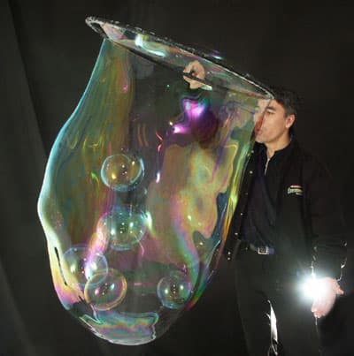 “Phù thủy” bong bóng Fan Yang sẽ biểu diễn tại Việt Nam