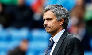 Huấn luyện viên Mourinho bị UEFA phạt "treo giò" 5 trận