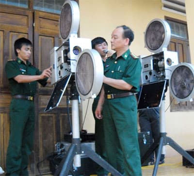 Đồng bào Tây Nguyên “mê” phim cách mạng