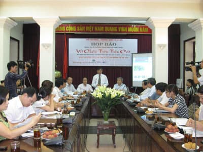 Giao lưu nghệ thuật "Vết chân tròn trên cát"