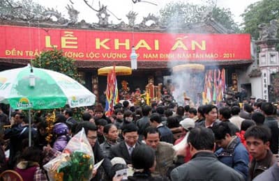 Lễ hội phát ấn đền Trần: nên trả về cho dân gian?