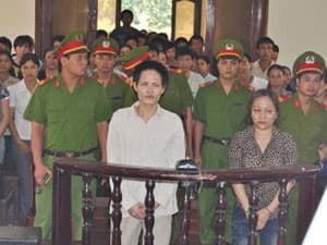 Bắc Ninh xử 27 năm tù cho các cán bộ xã "ăn đất"