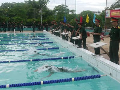 Không chỉ là “màu cờ sắc áo”
