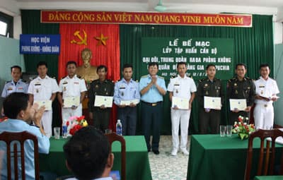 Bế mạc tập huấn cho đoàn cán bộ quân sự Hoàng gia Campuchia