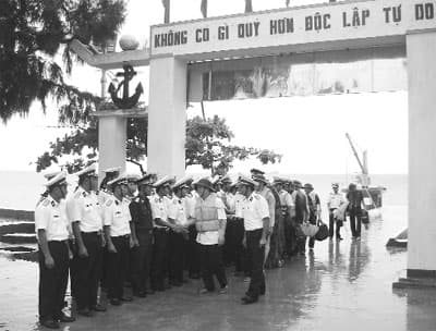 Sống đẹp giữa trùng khơi (Bài 3)