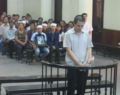 4 năm tù cho tiếp viên hàng không đâm chết 2 cảnh sát cơ động