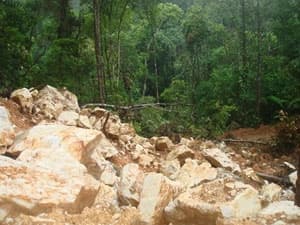 Tây Nguyên: Loạn tình trạng khai thác đá quý