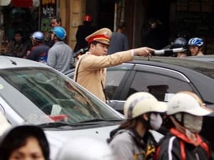 Hà Nội ra quân đảm bảo an toàn giao thông 2012
