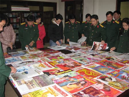 Khai mạc Triển lãm sách báo “Mừng Đảng-Mừng Xuân”
