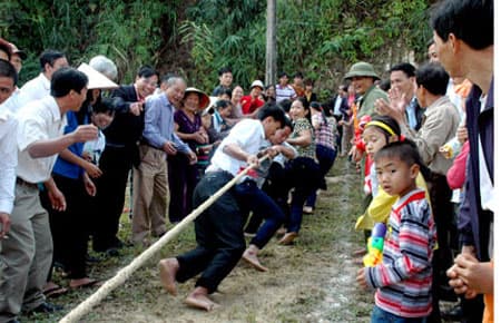 Xuân về trảy hội kéo co