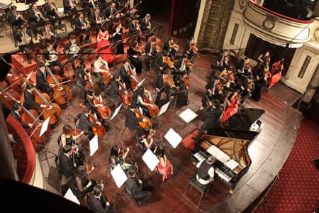 Biểu diễn tác phẩm âm nhạc nổi tiếng của nhà soạn nhạc người Đức Johannes Brahms