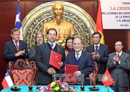Ký Thỏa thuận hợp tác giữa Quốc hội Việt Nam và Thượng viện Chi-lê