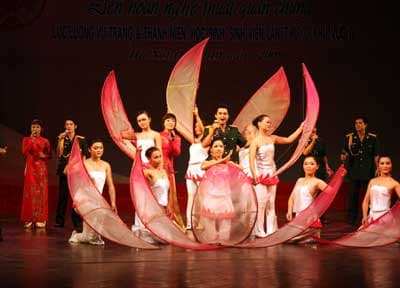 Lẵng hoa tươi chào mừng 55 năm giải phóng Thủ đô