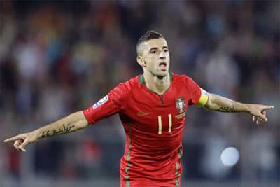 Bồ Đào Nha & Ukraine lấy vé đi play-off