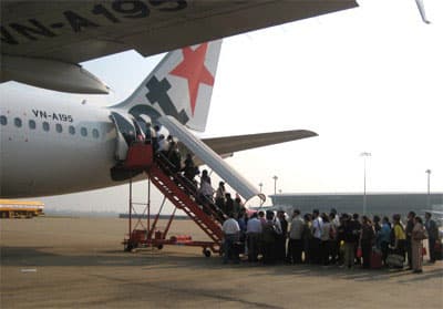 Bỏ trần giá vé máy bay: Bên thúc giục, bên trì hoãn