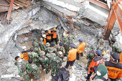 Sáng nay, động đất mạnh 6,1 độ richter ở Indonesia